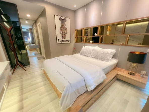 bedroom of The Key Sathon-Charoen Rat