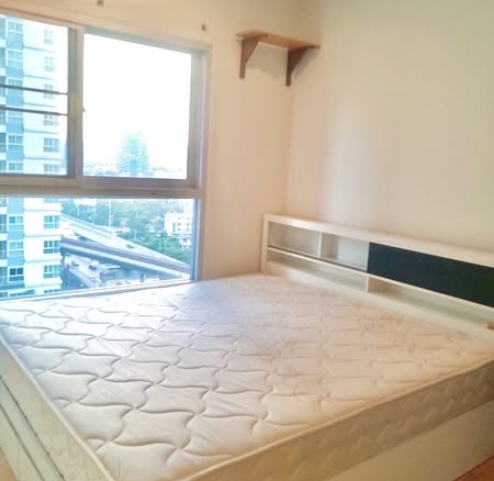 bedroom of The Parkland Taksin -Tha Phra