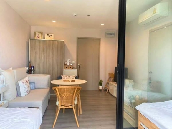 bedroom and room interior of The Politan Rive