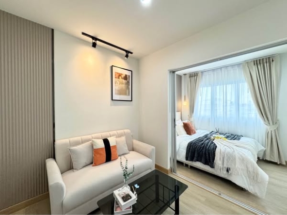 bedroom and living room of The Privacy Ladprao – Sena