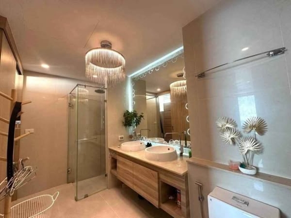 bathroom of The Riviera Jomtien