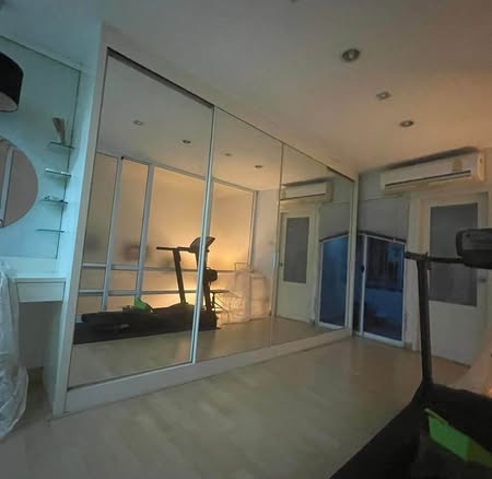 bedroom of Vora Town