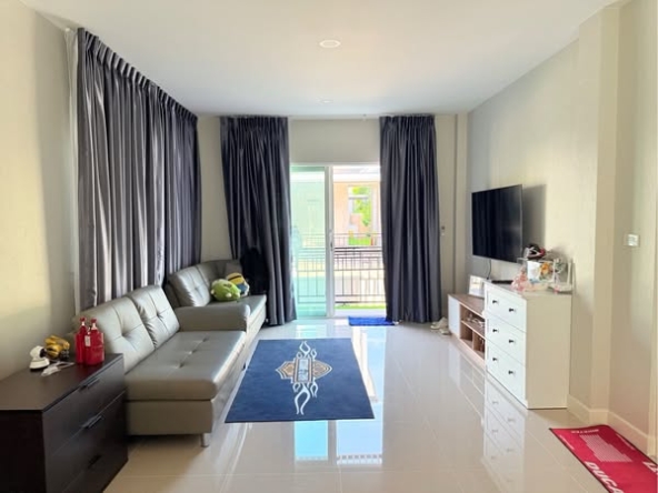 living room and bedroom of เซนโทร ประชาอุทิศ 90 Centro Prachauthit 90