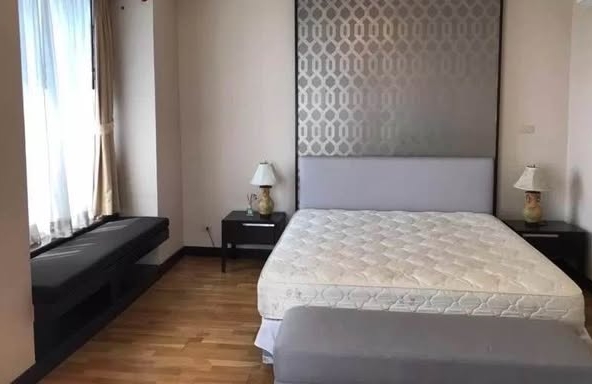 bedroom of All Seasons Mansion