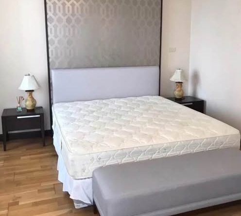 bedroom of All Seasons Mansion