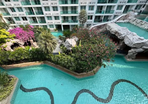 pool of Amazon Residence