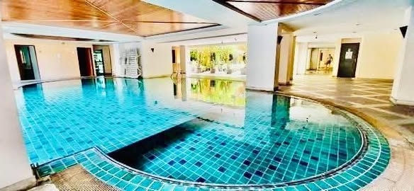 pool of Aree Place Condominium