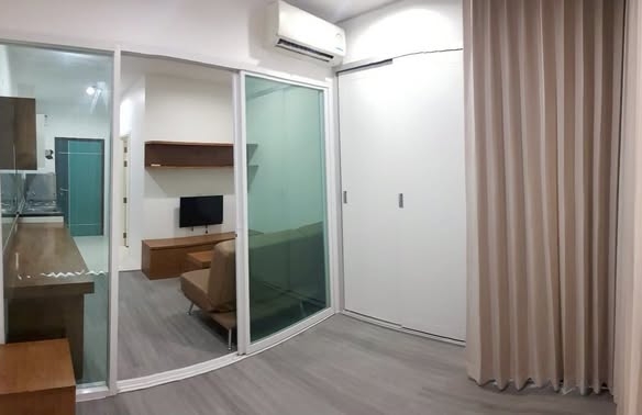 bedroom and room interior of Astro