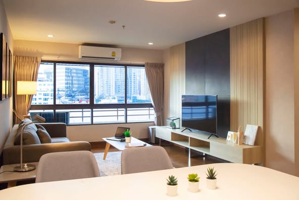 bedroom and living room of Baan Phloen Chit Apartment