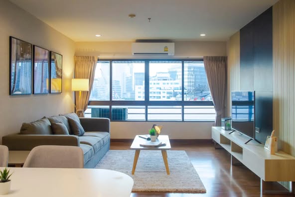 living room of Baan Phloen Chit Apartment