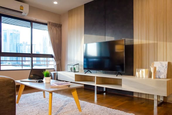 living room and bedroom of Baan Phloen Chit Apartment