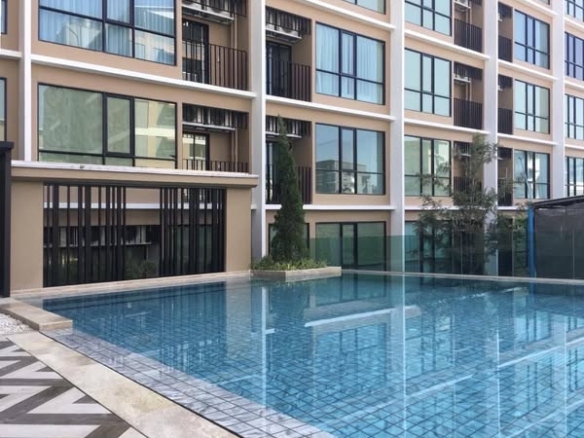 pool of Brown Condo HuaiKwang