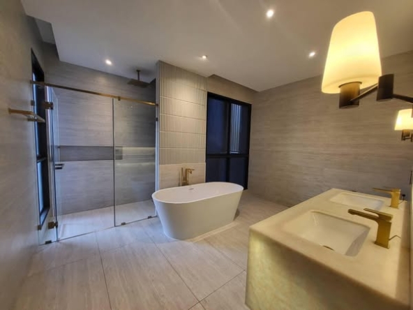 bathroom of บูก้าน กรุงเทพกรีฑา | Bugaan Krungthep Kreetha