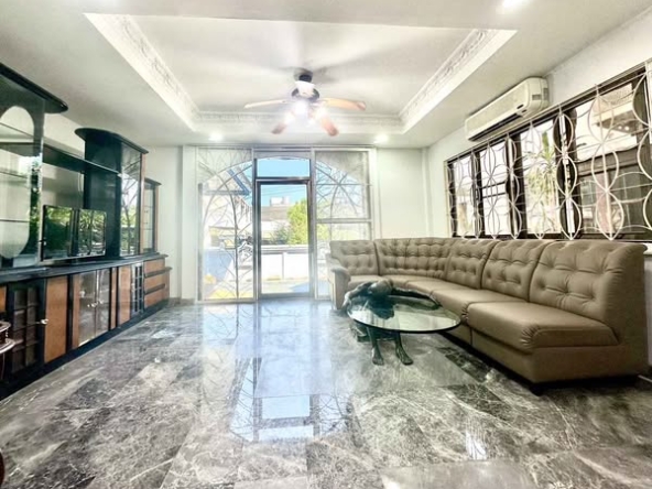 living room of Casa Legend Ratchaphruek – Pinklao.
