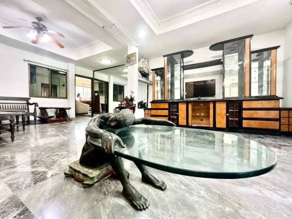 living room and room interior of Casa Legend Ratchaphruek – Pinklao.