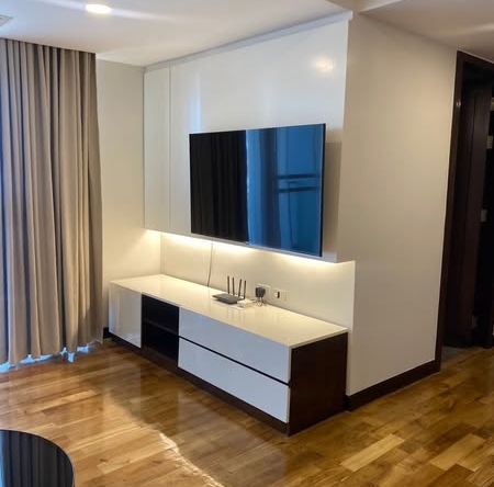 room interior and bathroom of Centre Point Serviced Apartment Thong Lo