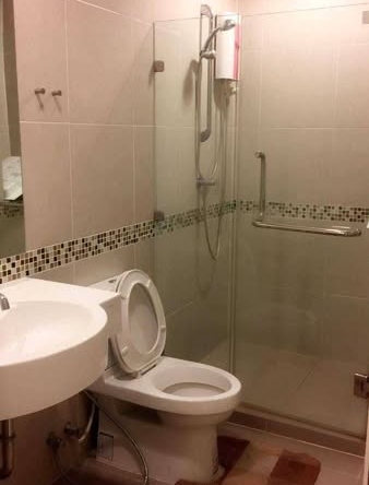 bathroom of Centric Ratchada-Suthisan