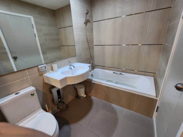 bathroom of Centric Sathon-St Louis
