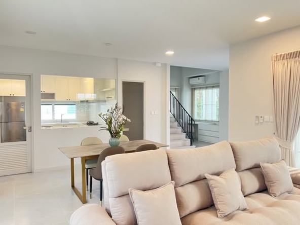 living room and room interior of Chaiyapruek Bangna KM15