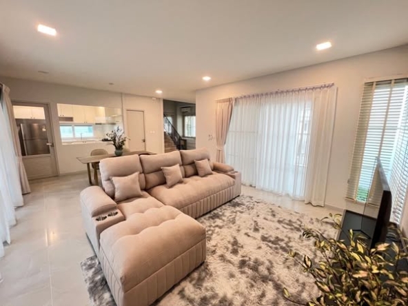 living room and room interior of Chaiyapruek Bangna KM15