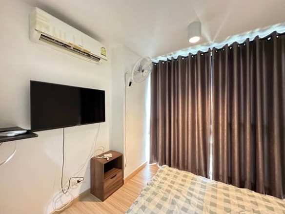 bedroom and living room of Chateau in Town Phaholyothin 32