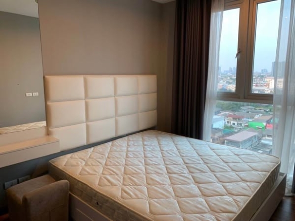 bedroom of Chewathai Interchange