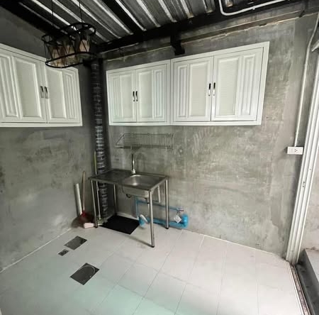 bathroom and kitchen of Golden Town Sathorn