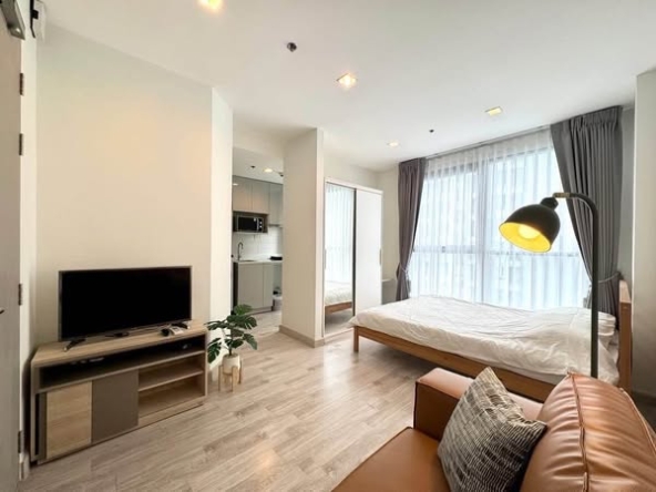 bedroom and living room of Ideo Mobi Sukhumvit 81