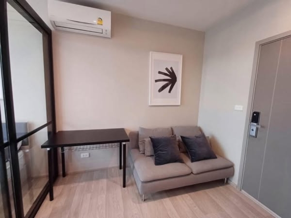 bedroom and room interior of Ideo Mobi Sukhumvit 81