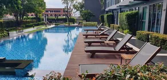 pool of Ideo Mobi Sukhumvit 81
