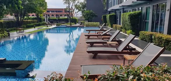 pool of Ideo Mobi Sukhumvit 81