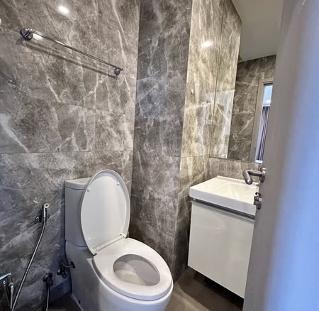 bathroom of Ideo Q Ratchathewi
