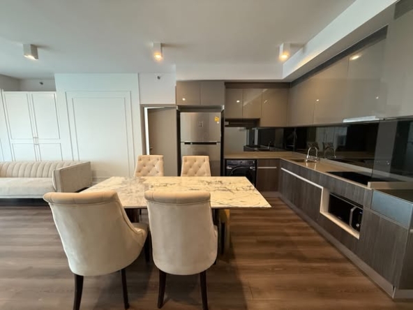living room and kitchen of IDEO Rama9 – Asoke