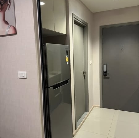 room interior and bathroom of Ideo Sathon-Wongwian Yai