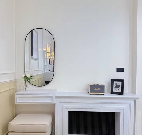 room interior of Iris Avenue