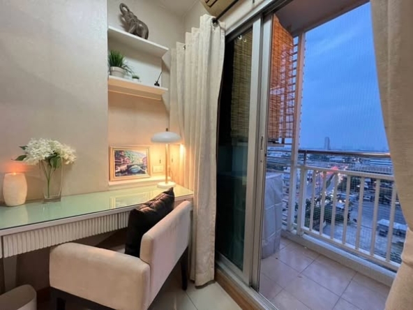 bedroom of IVY River Condo