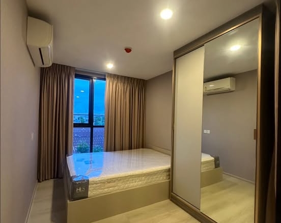 bedroom and room interior of Kensington 63