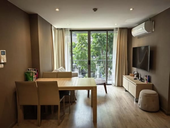 bedroom and living room of Klass Silom Condo