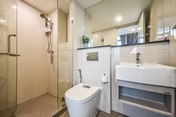 bathroom of KnightsBridge Prime Sathon