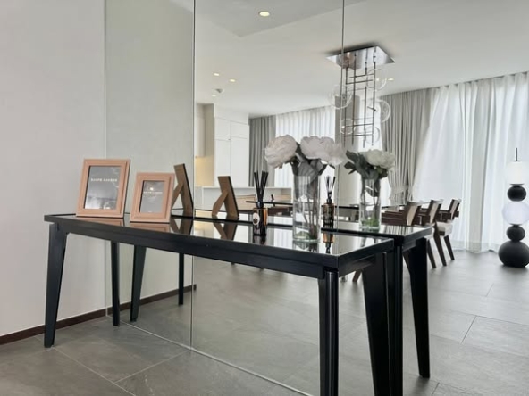 living room and room interior of La Citta Delre Thonglor 16