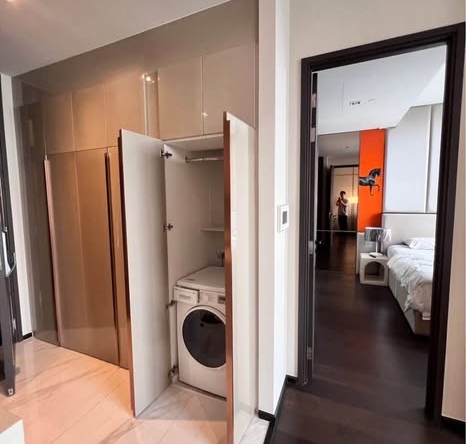 bedroom and room interior of LAVIQ Sukhumvit 57