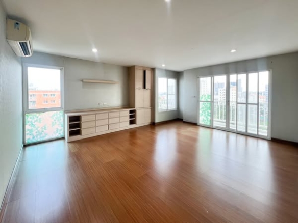 room interior of Le Celeste Condominium เลอเซเเลส คอนโดมิเนียม