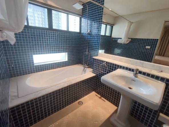 bathroom of Liberty Park 2