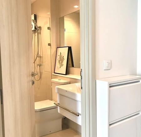 bathroom of Life One Wireless