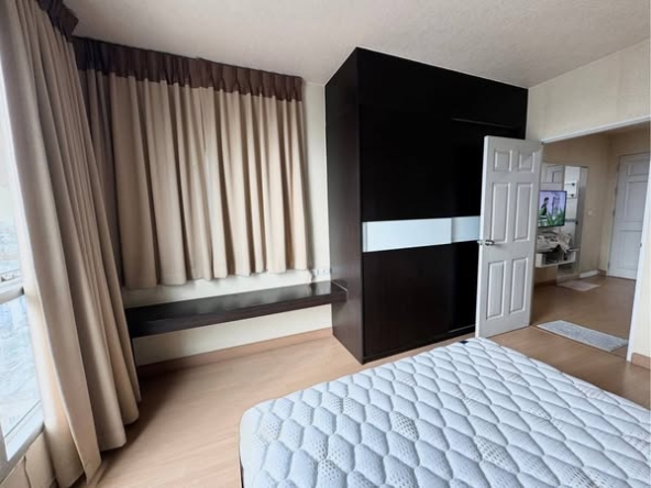 bedroom and room interior of Life Ratchadapisek