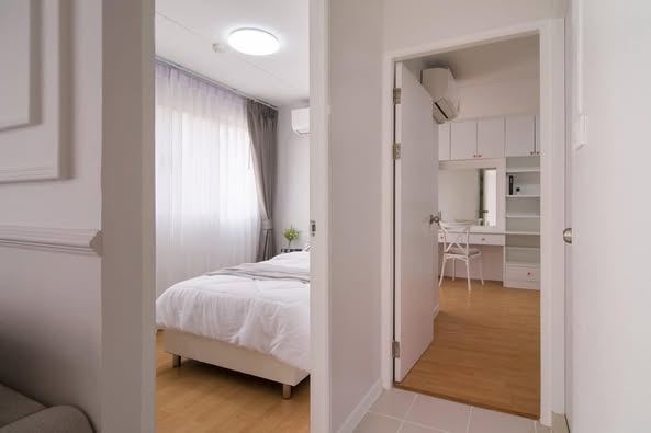 bedroom and room interior of Lumpini Center Lad Prao 111