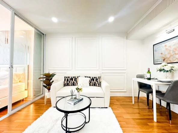 bedroom and living room of Lumpini Place Ratchada-Tha Phra