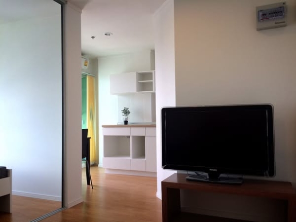 bedroom and living room and room interior of Lumpini Place Srinagarindra – Hua Mak Station