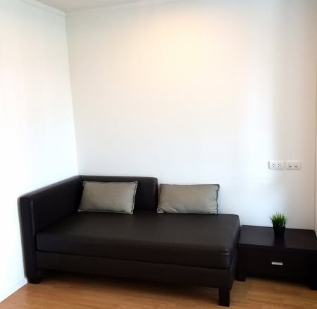 living room of Lumpini Place Srinagarindra – Hua Mak Station