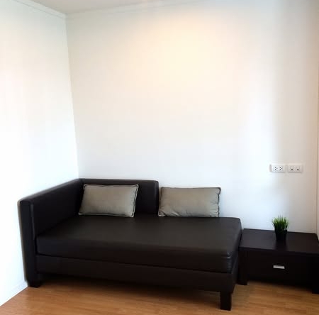 living room of Lumpini Place Srinagarindra – Hua Mak Station